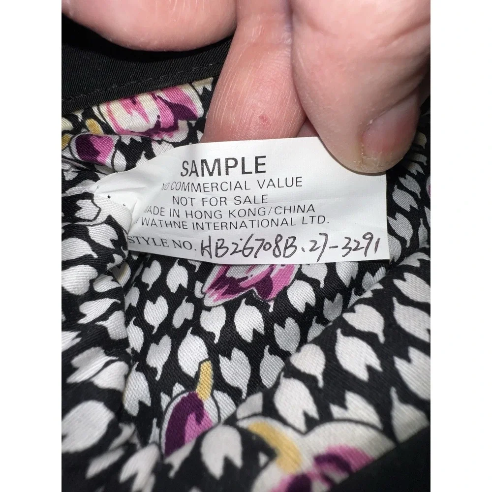 SOLD Vera Bradley Black Quilted Kiss Lock Wallet Sample ID Window Floral Lining - Picture 9 of 11